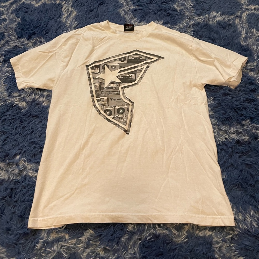 FAMOUS Stars & Straps White Tee Size Large